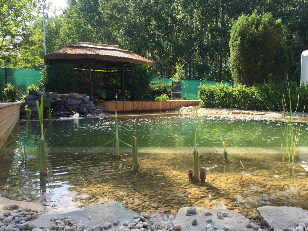 Oeko Kemping Es Glamping Tiszadada Exterior photo