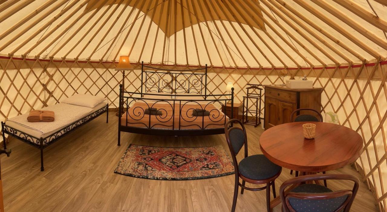 Oeko Kemping Es Glamping Tiszadada Exterior photo