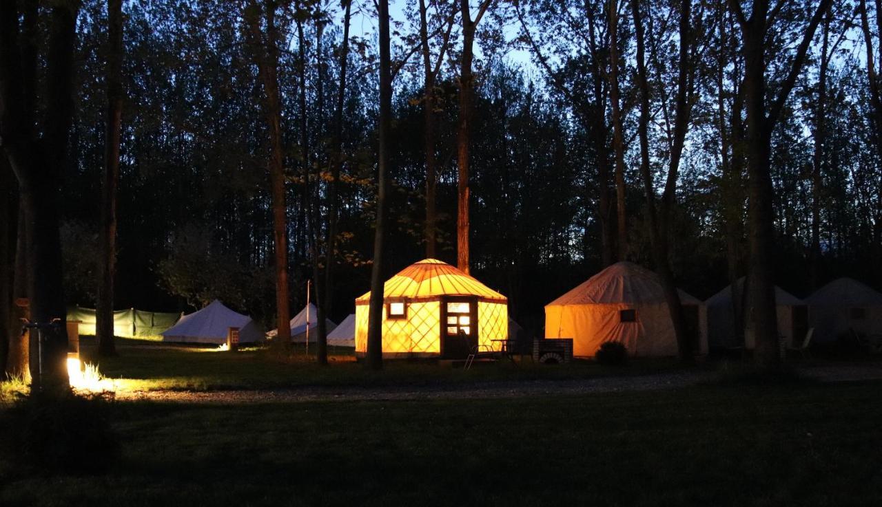 Oeko Kemping Es Glamping Tiszadada Exterior photo